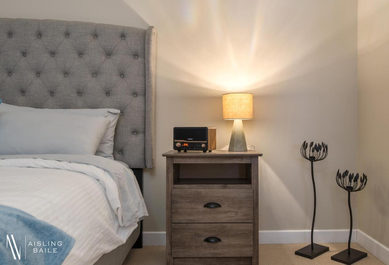 Rustic Modern 2 Bed 2 Bath With Lakeview Pool And Hot Tub Invermere Εξωτερικό φωτογραφία