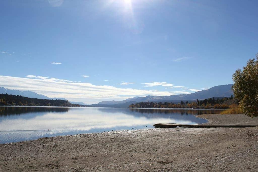 Rustic Modern 2 Bed 2 Bath With Lakeview Pool And Hot Tub Invermere Εξωτερικό φωτογραφία