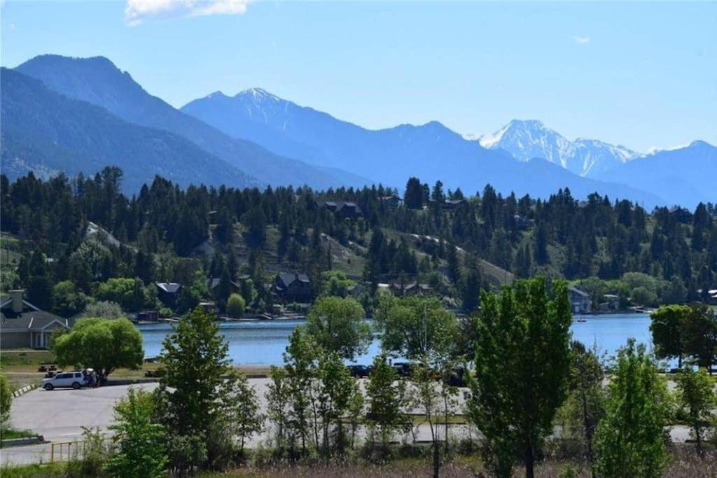 Rustic Modern 2 Bed 2 Bath With Lakeview Pool And Hot Tub Invermere Εξωτερικό φωτογραφία