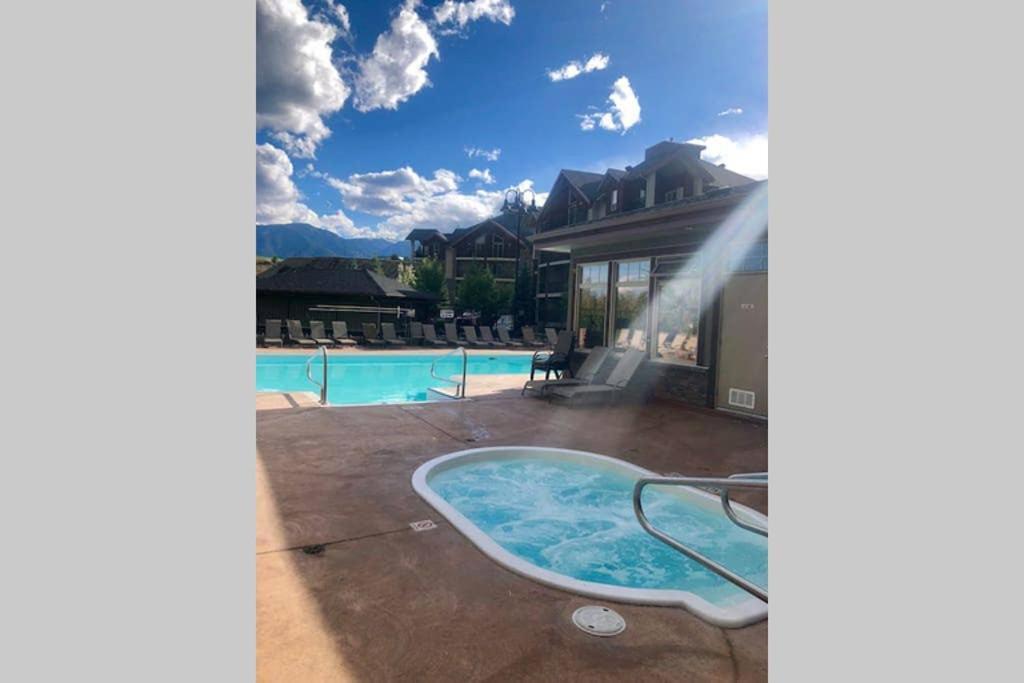 Rustic Modern 2 Bed 2 Bath With Lakeview Pool And Hot Tub Invermere Εξωτερικό φωτογραφία