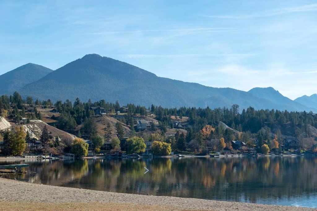 Rustic Modern 2 Bed 2 Bath With Lakeview Pool And Hot Tub Invermere Εξωτερικό φωτογραφία